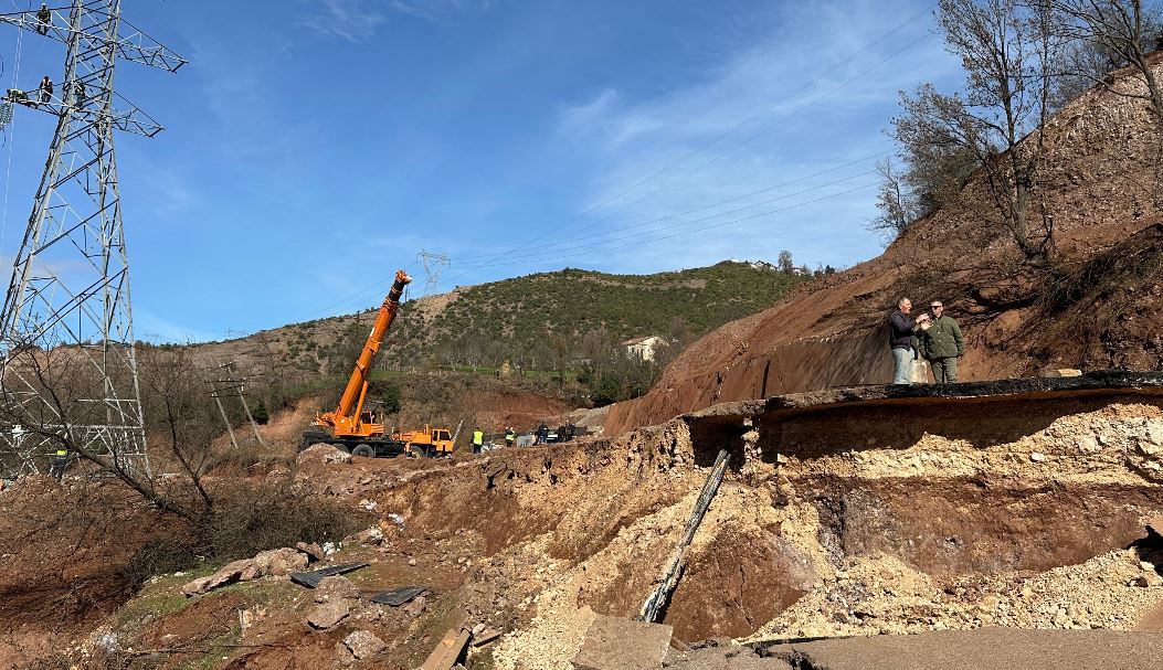 Pezullohen punimet në segmentin e Korridorit VIII te Arrat e Gurrës, gati projekti për rrugën 1.3 km